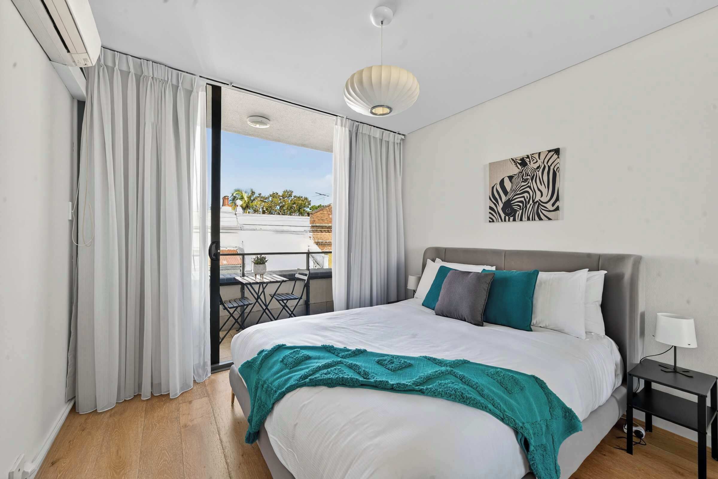 Bureau, fer et planche à repasser, lit parapluie, Wi-Fi