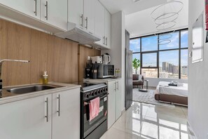 Fridge, microwave, oven, stovetop - Free housekeeping visits during your stay - StayShort - Comfortable Studio Stay in Square Tower Ideal for 2 (JVC)