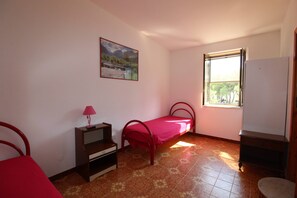 2 habitaciones, tabla de planchar con plancha y wifi gratis 