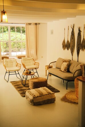 Smart TV - Deluxe - 4 Person - Apartment (Willemstad)
