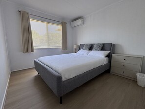 3 chambres, fer et planche à repasser, Wi-Fi, literie fournie