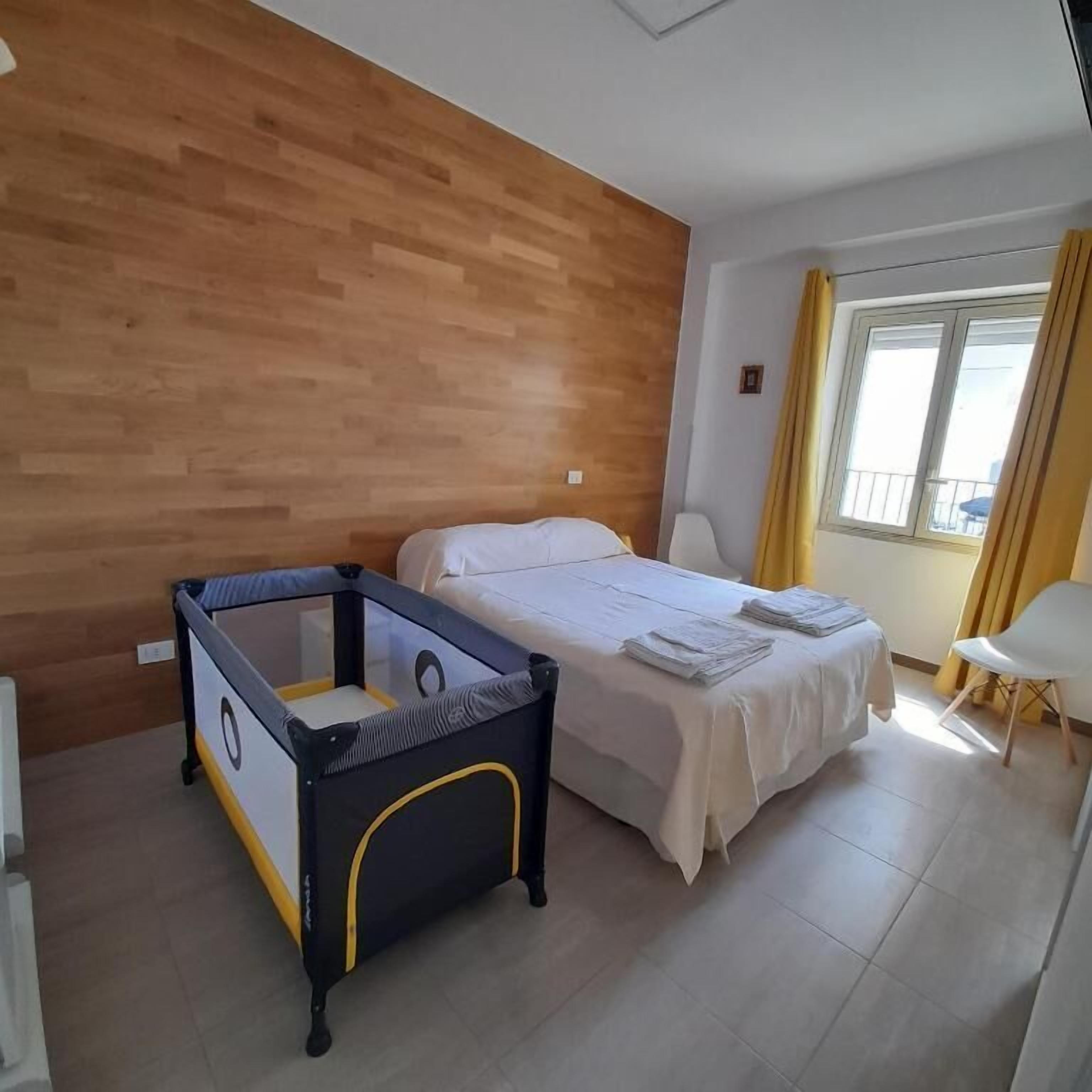 Camera Gialla - Letto alla Francese - Finestra | Màn/rèm cản sáng, truy cập Internet không dây miễn phí 