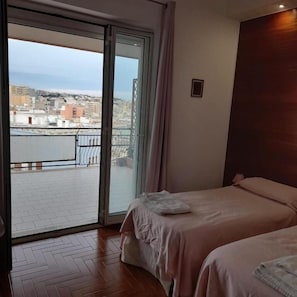 Blackout curtains, free WiFi - L'Attico di Matilde (Syracuse)