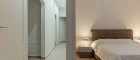 2 間睡房、熨斗/熨衫板