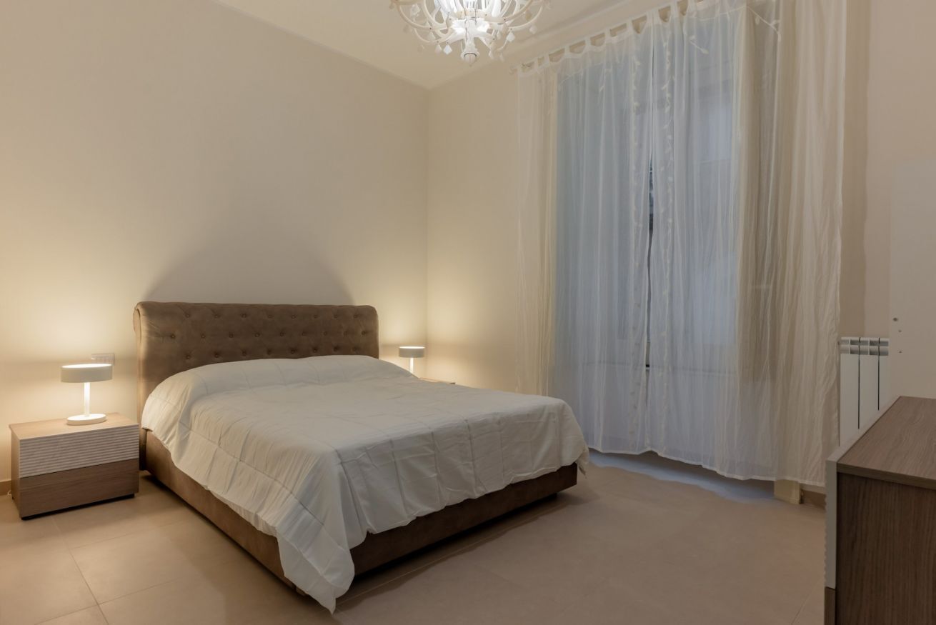 2 Schlafzimmer, Bügeleisen/Bügelbrett