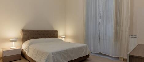 2 bedrooms, iron/ironing board