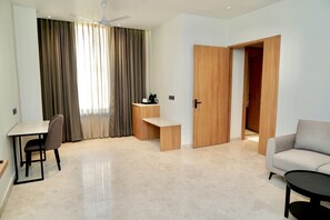 Suíte | Escrivaninha, espaço de trabalho para notebook, Wi-Fi de cortesia