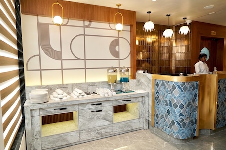 Restaurant. Hotel HBP Grand