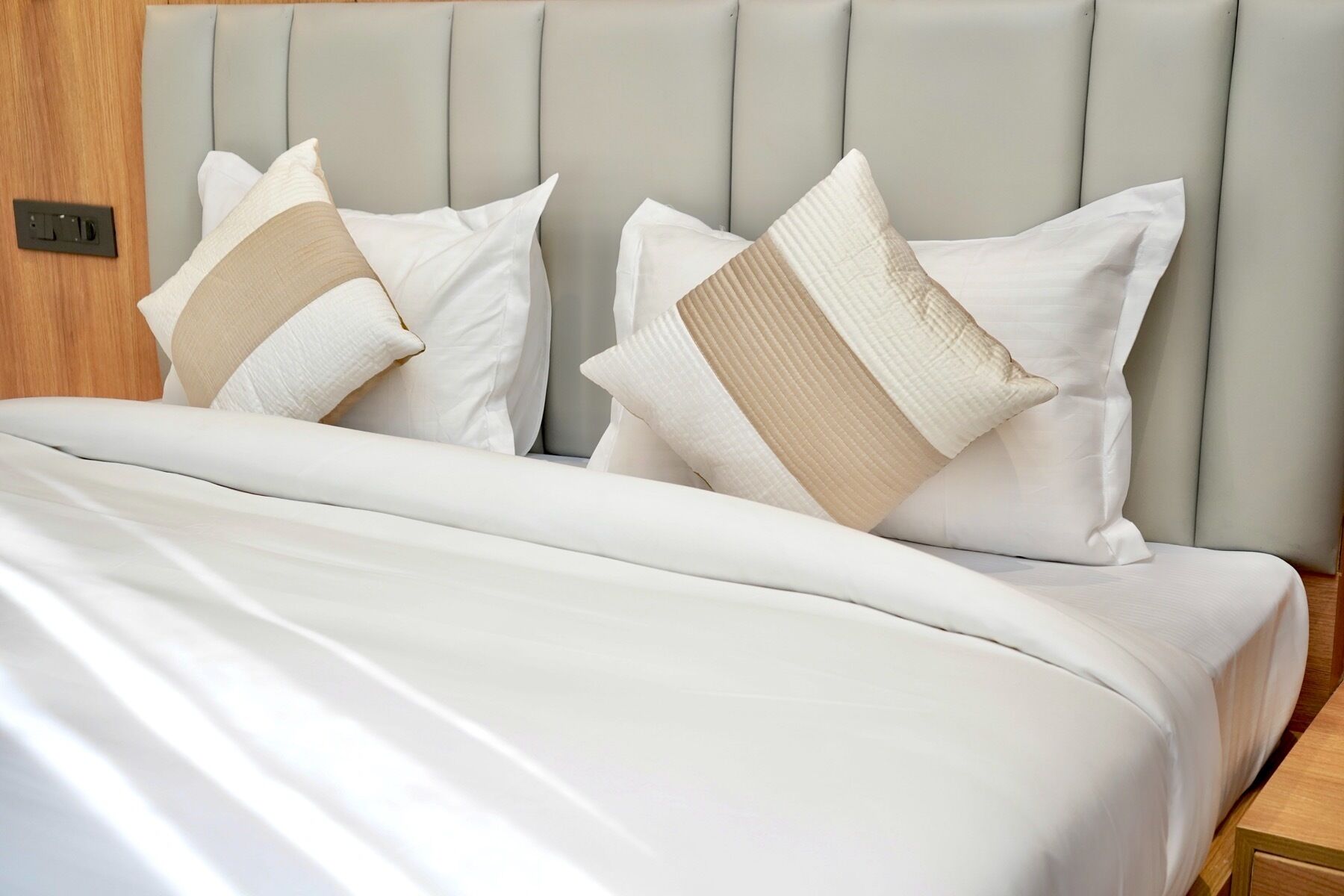 Quarto casal empresarial | Escrivaninha, espaço de trabalho para notebook, Wi-Fi de cortesia