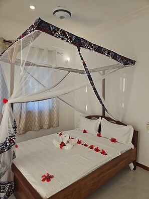 ตู้นิรภัยในห้องพัก, เตารีด/โต๊ะรีดผ้า, Wi-Fi ฟรี