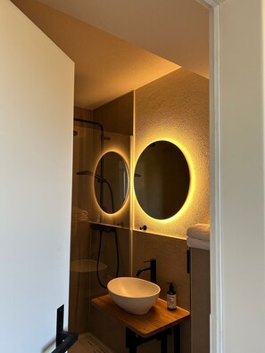Shower, hair dryer, towels, soap - Lindenhof (Siegsdorf)