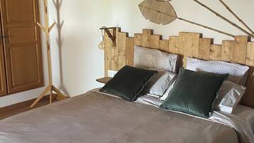 Internet, bed sheets