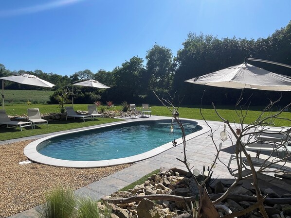Indoor pool, outdoor pool - Chambre Raphaël, a jewel in the Bay of Douarnenez, 10 minutes from the beaches (Pouldergat)