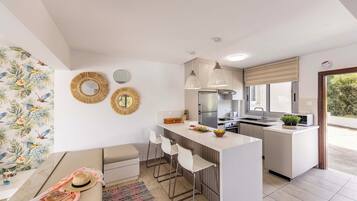 Casa geminada superior | Cozinha privada | Geladeira grande, micro-ondas, fogão, cooktop