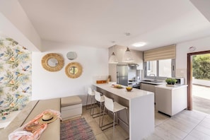 Superior Townhome | Private kitchen | Full-size fridge, microwave, oven, stovetop - Pantaros Luxury Villas with pool (Protaras)