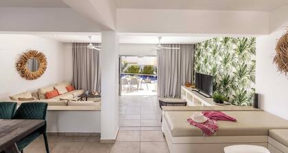 Pantaros Luxury Villas with pool