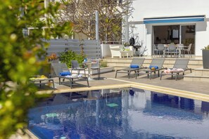 Seasonal outdoor pool - Pantaros Luxury Villas with pool (Protaras)
