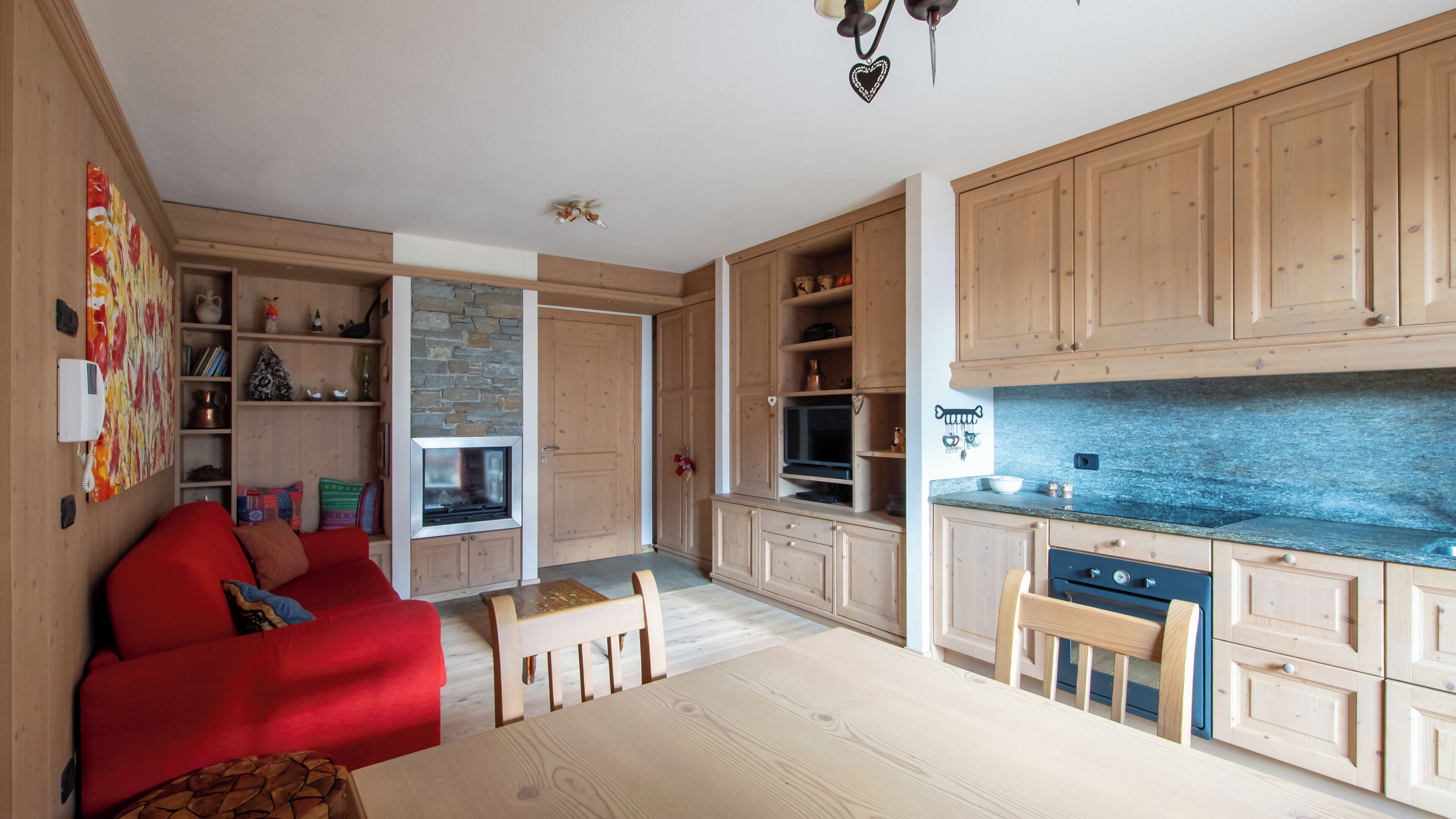 Apartment (2 Bedrooms) | Private kitchenette | Microwave, oven, electric kettle, highchair