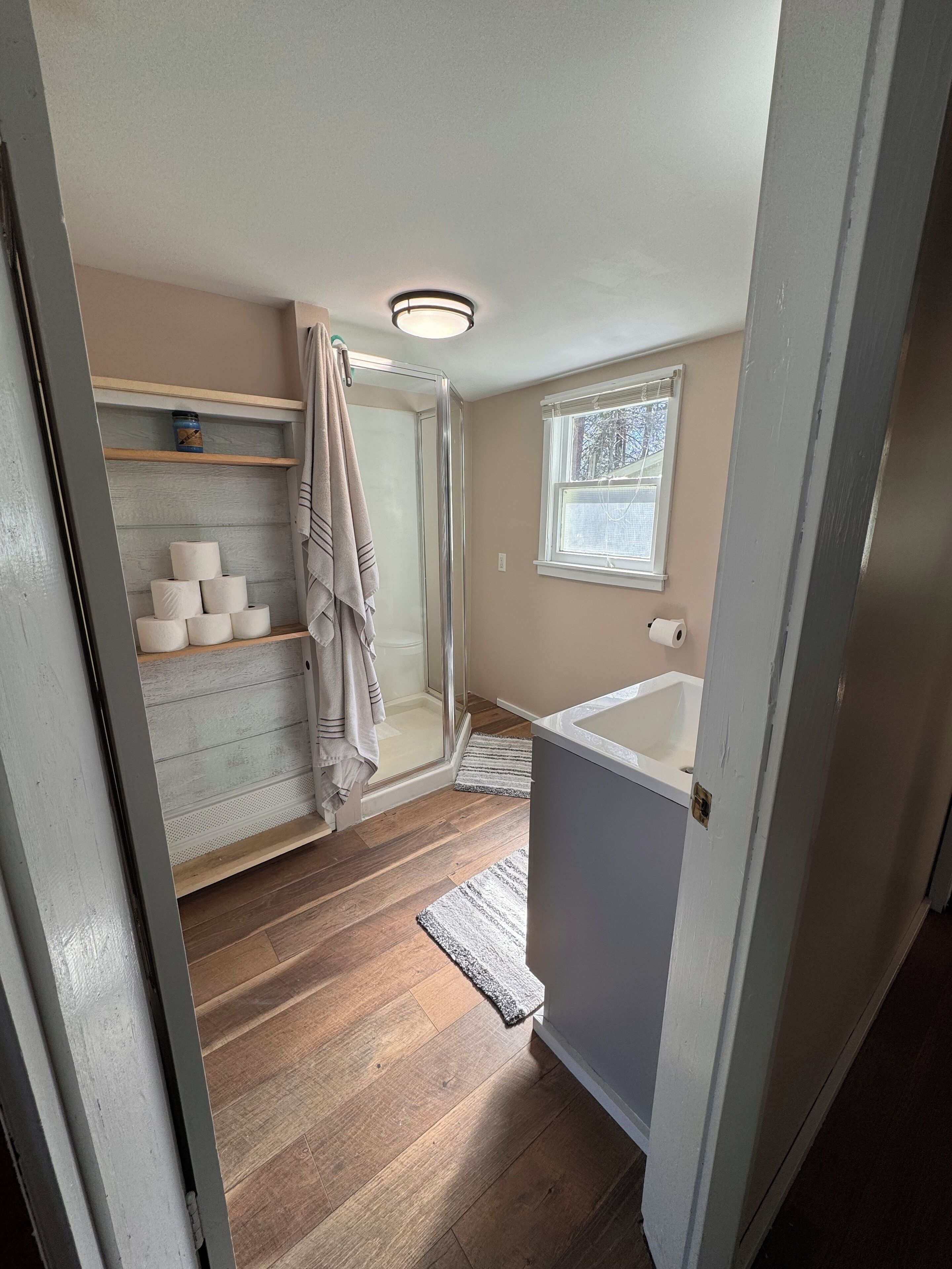 淋浴设施、吹风机、毛巾、肥皂