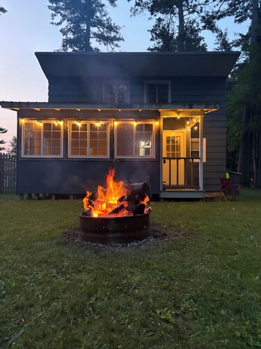 Cozy 2-Bedroom Cottage in Manistique near Indian Lake