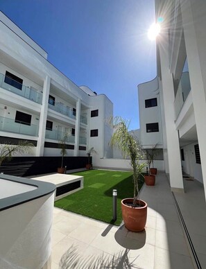 المنطقة المحيطة بالمنشأة