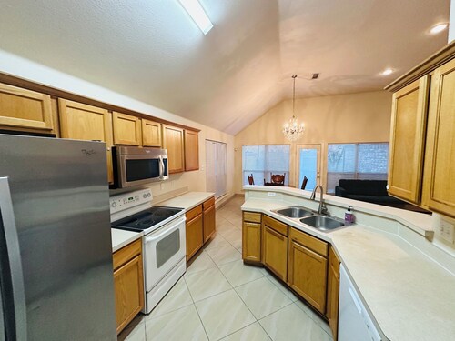 Fantastic 3-bedroom house with AC in charming Mansfield
