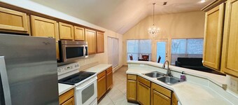 Fantastic 3-bedroom house with AC in charming Mansfield
