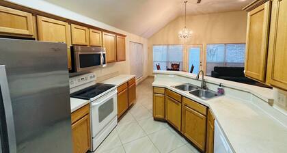 Fantastic 3-bedroom house with AC in charming Mansfield