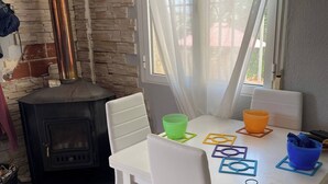Villa, 4 hálószobával, dohányzó, privát medence | Étkező