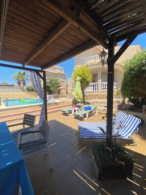 Villa - 4 soveværelser - ryger - privat pool | Terrasse/gårdhave