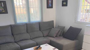 Villa, 4 hálószobával, dohányzó, privát medence | Nappali
