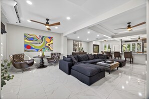 Lobby sitting area - Casa Lotus (San Juan)