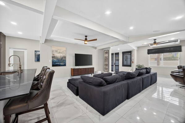 Lobby sitting area - Casa Lotus (San Juan)