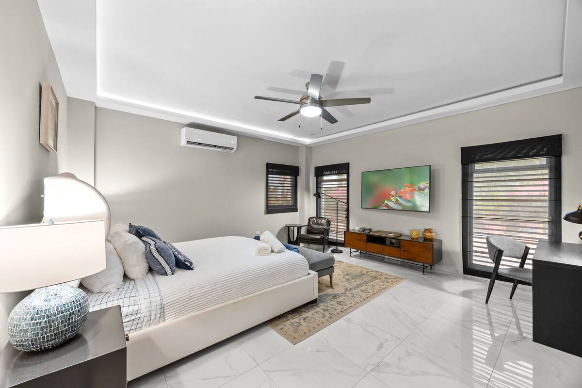 The Resident Suite | In-room safe, iron/ironing board, WiFi (free)