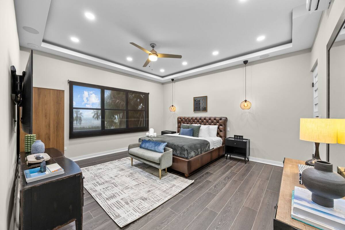 The Lotus Suite | In-room safe, iron/ironing board, WiFi (free)