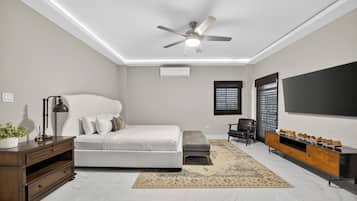 Habitación Deluxe | Caja de seguridad en la habitación y tabla de planchar con plancha