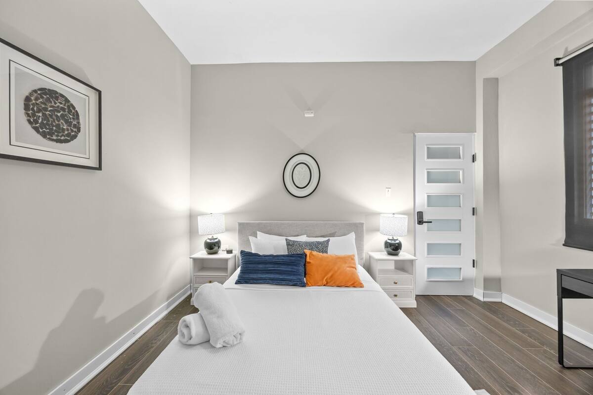 Wellness Room | In-room safe, iron/ironing board, WiFi (free)