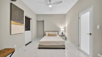 Standaard eenpersoonskamer | Een kluis op de kamer, een strijkplank/strijkijzer, gratis wifi