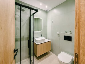 Hair dryer, towels, soap, toilet paper - Spacious 2-bedroom apartment with AC in Nea Smirni (Nea Smirni)