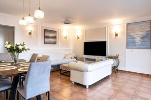 TV - Villa La Perla - Cliffside Retreat (Costa de Antigua)