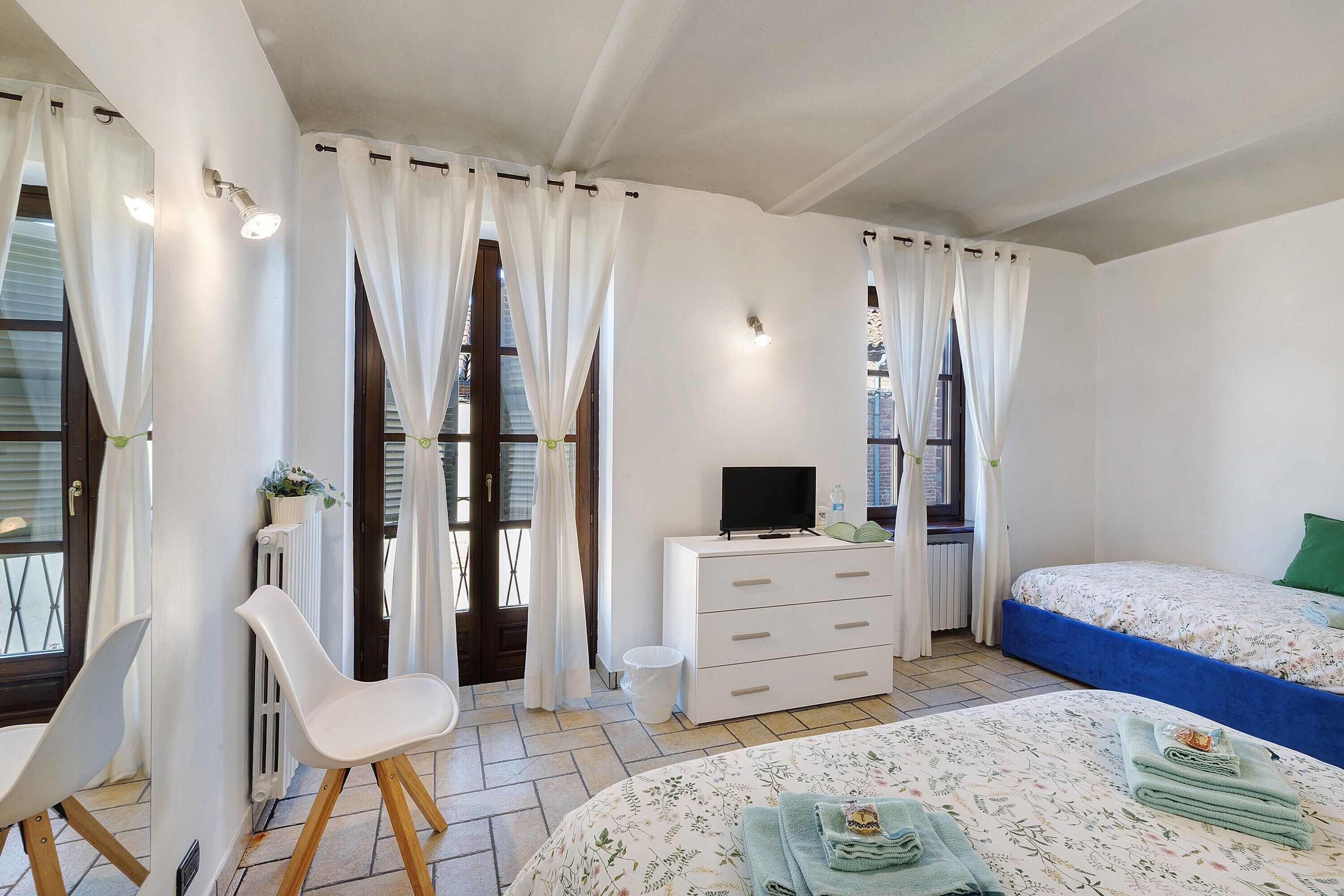 1 slaapkamer, een bureau, wifi, beddengoed