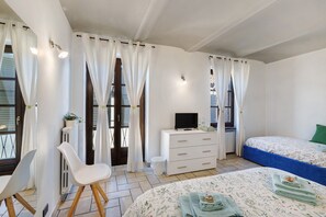 1 غرفة نوم ومكتب وواي فاي وملاءات أسرّة