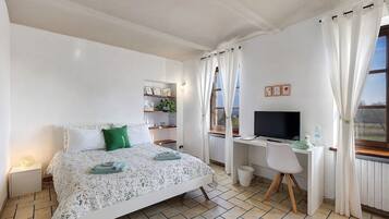 1 slaapkamer, een bureau, wifi, beddengoed