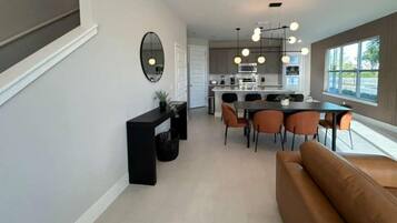 House | 3 bedrooms, desk, Internet