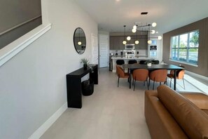 House | 3 bedrooms, desk, Internet - Modern 3Bd End Unit With Garage Water View 7904 (Kissimmee)