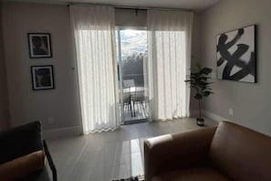 3 bedrooms, desk, Internet - Modern 3Bd End Unit With Garage Water View 7904 (Kissimmee)
