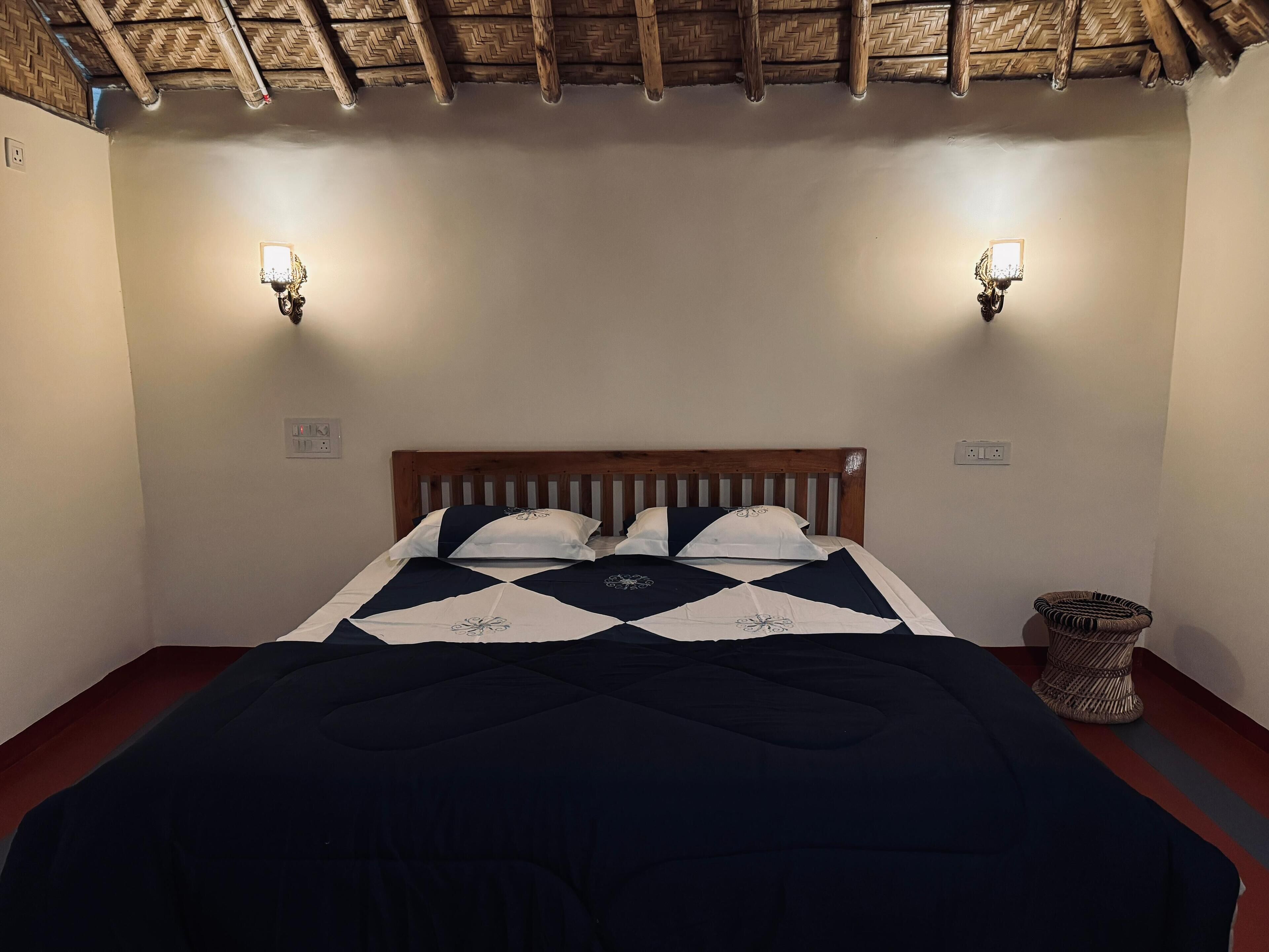 Deluxe Double Room, Hill View | Free WiFi