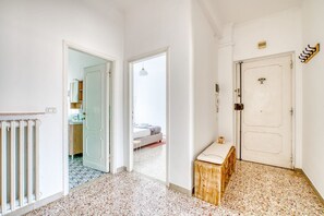 Interior - GuestHost - Cozy 77 sqm apartment, perfect for up to 4 people, located on the third floor of a building without an elevator.The property is located in a residential neighborhood of Perugia, well-served and equipped with all major amenities. Its strategic (Perugia)