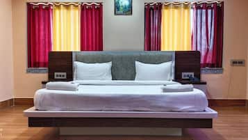 Deluxe Room | Laptop workspace, free WiFi, bed sheets