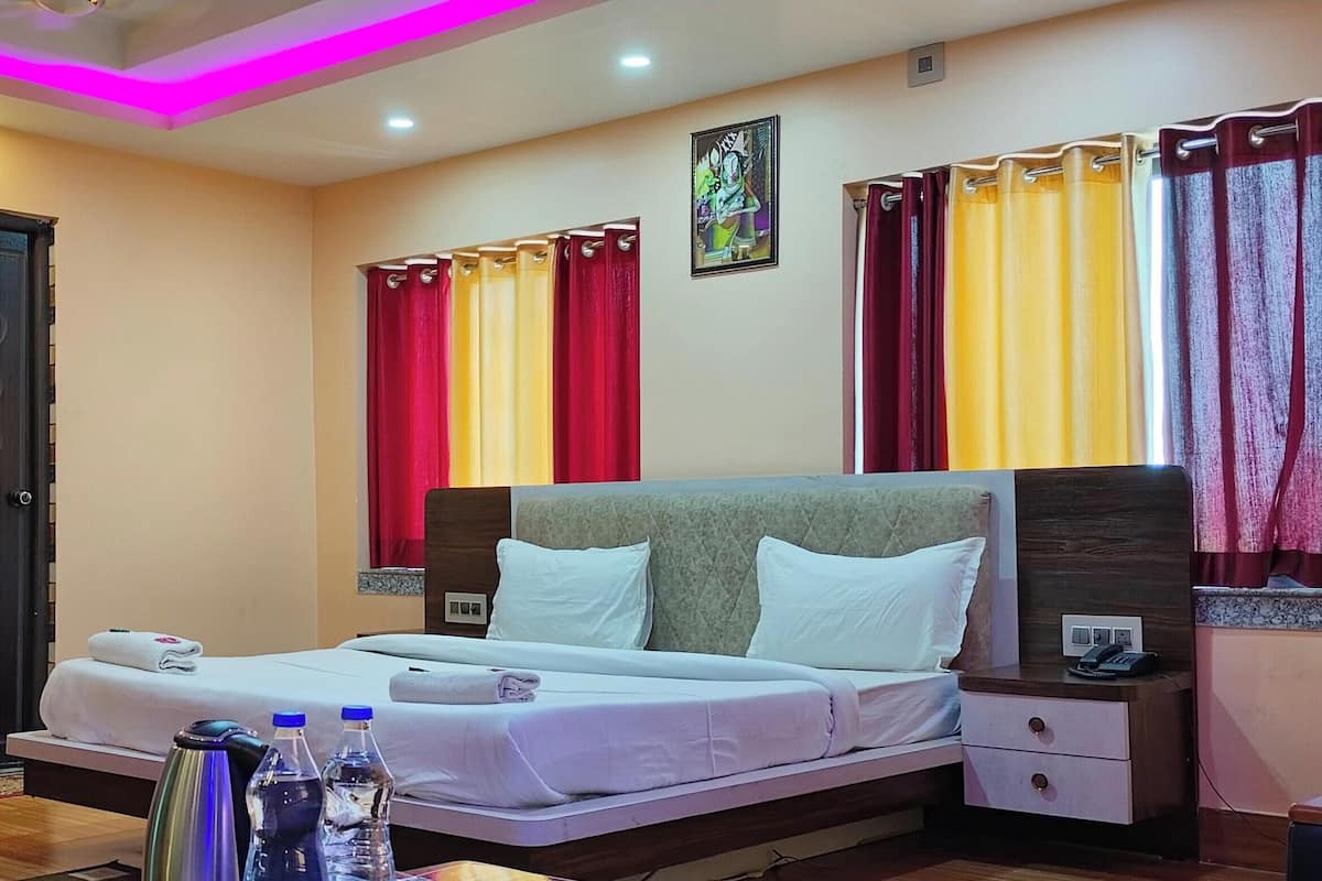 Deluxe Room | Laptop workspace, free WiFi, bed sheets